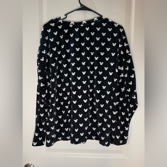 Disney Black and White Mickey Pajama Top Gold Mickey Logo Size XL/16-18 - Picture 7 of 7